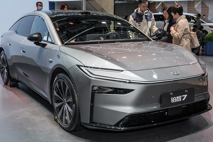 Ngoài bZ7 mới ra mắt, dòng xe điện Toyota bZ tại thị trường Trung Quốc còn có các mẫu bZ3X và bZ4X. Toyota hiện chưa công bố giá bán và xác nhận kế hoạch mở bán bZ7 ở thị trường bên ngoài thị trường tỷ dân.