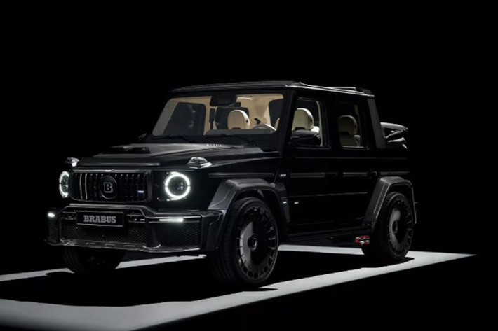 Điểm nhấn lớn nhất trên bộ đôi Brabus 800 Cabrio và 800 XL Cabrio này nằm ở bộ mui mềm phức tạp, bao gồm hơn 500 chi tiết chế tạo riêng. Hệ thống mui có khả năng đóng mở hoàn toàn tự động trong khoảng 20 giây và đi kèm kính hậu tích hợp sưởi.