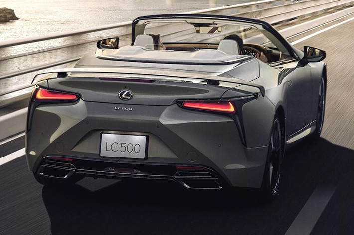 Lexus đã xác nhận rằng một nửa số Pinnacle Special Edition sẽ chỉ dành cho chủ sở hữu LC hiện tại, trong khi nửa còn lại sẽ chỉ dành cho công chúng thông qua hình thức bốc thăm trúng thưởng. Khách hàng quan tâm cần điền đơn đăng ký tại đại lý Lexus địa phương chậm nhất là ngày 7 tháng 8, và sẽ được liên hệ trực tiếp trước ngày 18/8 nếu đủ điều kiện.