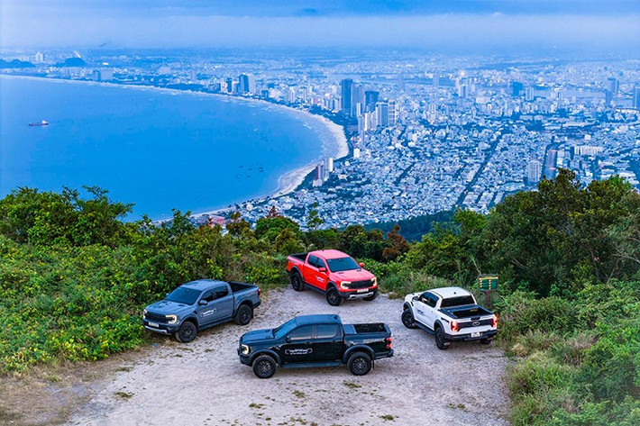 Riêng phiên bản tiêu chuẩn XL nhận mức hỗ trợ 50% trước bạ (khoảng 20 triệu đồng). Tính đến hết tháng 10/2025, Ford Ranger vẫn là mẫu xe động cơ đốt trong bán chạy nhất thị trường với tổng cộng 12.577 xe được bàn giao tới tay khách hàng Việt.