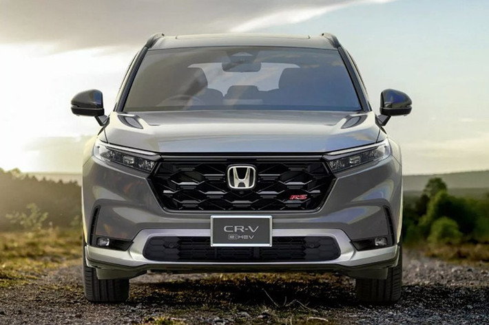 Mẫu SUV cỡ trung CR-V 2026 thế hệ mới này đã được Honda trình làng trong khuôn khổ Triển lãm Japan Mobility Show, với kế hoạch nhận đặt hàng từ giữa tháng 12/2025 và bàn giao xe cho khách hàng vào tháng 2/2026.