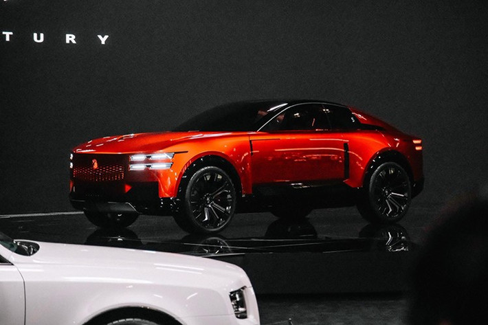 Quyết định giữ lại động cơ đốt trong không chỉ là vấn đề kỹ thuật, mà còn là tuyên ngôn về cá tính của dòng xe dành riêng cho tầng lớp tinh hoa, những người trân trọng giá trị truyền thống và sự hoàn hảo trong từng nhịp chuyển động của pít-tông.