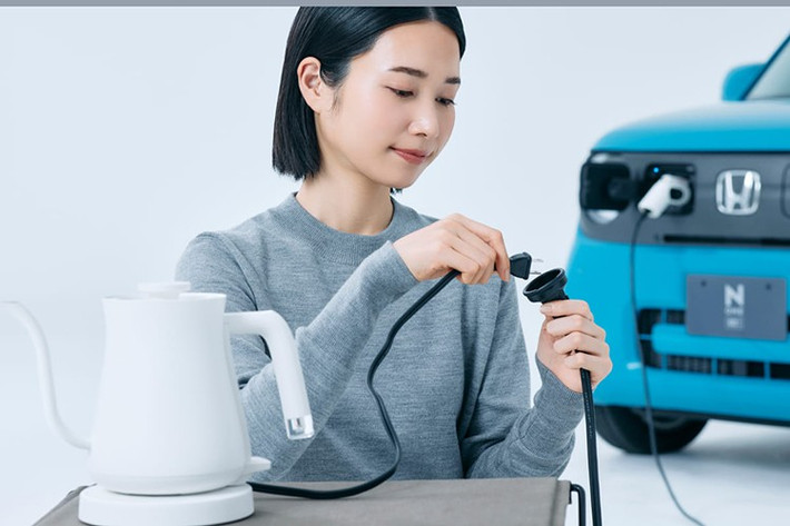 Cả hai phiên bản đều được trang bị gói an toàn Honda SENSING, bao gồm các tính năng hỗ trợ như phanh khẩn cấp tự động, cảnh báo chệch làn, hỗ trợ giữ làn đường, ga tự động thích ứng và hệ thống camera ADAS tăng cường khả năng quan sát xung quanh.