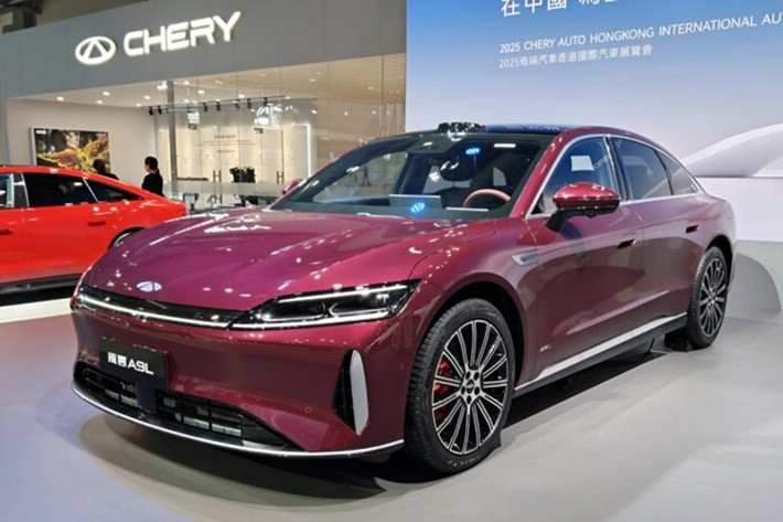 Theo kế hoạch, mẫu xe sedan Chery Fulwin A9L 2025 mới sẽ chính thức ra mắt vào ngày 8/7, với bốn phiên bản dẫn động cầu trước và dẫn động bốn bánh, cùng giá bán từ 159.900 – 229.900 Nhân dân tệ (tương đương 583,47 - 838,90 triệu đồng).