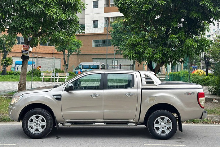 Tuy nhiên, khi mua xe bán tải Ford Ranger 2013-2014 đã qua sử dụng cả chục năm, bạn phải chấp nhận một số nhược điểm như: Chi phí bảo dưỡng sẽ nhiều hơn các dòng xe đời gần và độ ồn vọng vào cabin lớn...