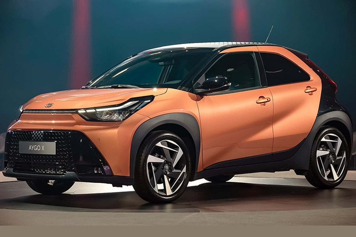 Toyota đã biến mẫu xe cỡ nhỏ Aygo của mình thành Aygo X vào năm 2022, và giờ đây mẫu xe này đã trở thành mẫu xe hybrid nhỏ nhất của thương hiệu. Chiếc xe đô thị này đang chuẩn bị ra mắt tại Vương quốc Anh với sức mạnh điện khí hóa ấn tượng cùng mức giá tốt.