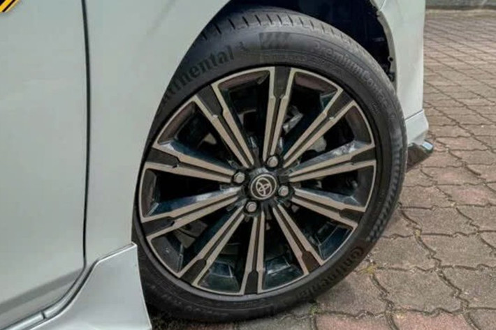 Dù vậy, tình hình tại Philippines còn chậm hơn, khi mẫu Toyota Vios tại đây vẫn chưa được nâng cấp. Xe hiện được trang bị động cơ 1.3L cũ với hiệu suất thấp hơn so với bản tại Việt Nam. Tuy nhiên, mới đây Toyota Motor Philippines đã nhận được phê duyệt đối với một mẫu xe du lịch mới, sử dụng động cơ 1.329cc.