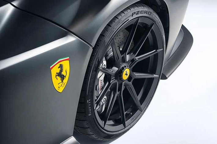 Novitec đã nâng cấp hệ thống ống xả hiệu năng cao và bộ xúc tác khí thải mới, công suất tăng thêm 28 mã lực, đạt mức tối đa 868 mã lực.