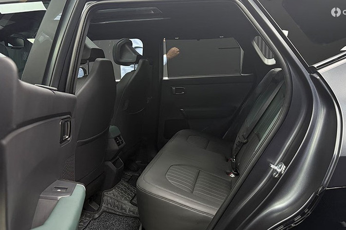 Về vận hành, Seltos mới vẫn duy trì ba tùy chọn động cơ quen thuộc: động cơ xăng 1.5L hút khí tự nhiên (115 mã lực, 144 Nm), động cơ tăng áp 1.5L (160 mã lực, 253 Nm) và động cơ diesel 1.5L (116 mã lực, 250 Nm).