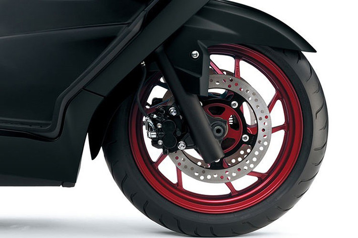 Về sức mạnh, se được trang bị động cơ 124cc, 1 xi-lanh, 4 kỳ SOHC, làm mát bằng không khí, cho công suất tối đa 8,3 mã lực tại 6.500 vòng/phút, mô-men xoắn cực đại 9,6 Nm tại 5.250 vòng/phút.