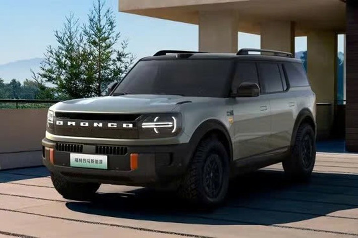 Mức giá xe Ford Bronco New Energy 2026 dự kiến dao động từ 300.000–400.000 Nhân dân tệ (tương đương khoảng 1,7–2,3 tỷ đồng), gần bằng mức giá của Bronco bản thường hơn là bản Sport cỡ nhỏ.