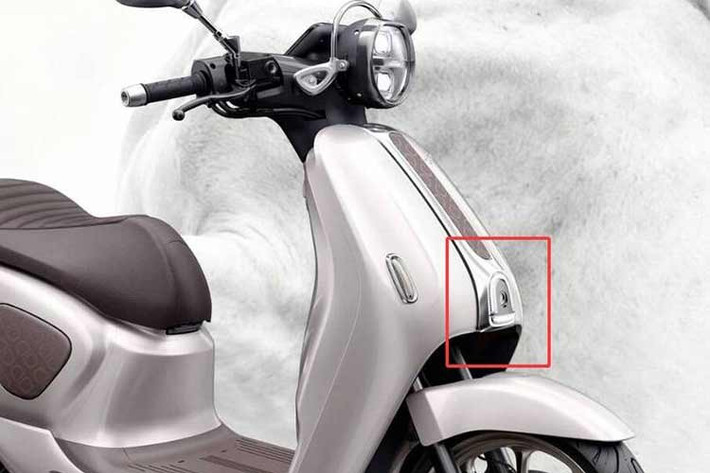 Cụm đèn pha trên xe tay ga Honda NWF150 2026 là loại LED hiện đại dạng tròn mang đậm hơi hướng cổ điển, kết hợp cùng các chi tiết mạ chrome tinh tế quanh thân xe, tạo nên hiệu ứng thị giác sang trọng.