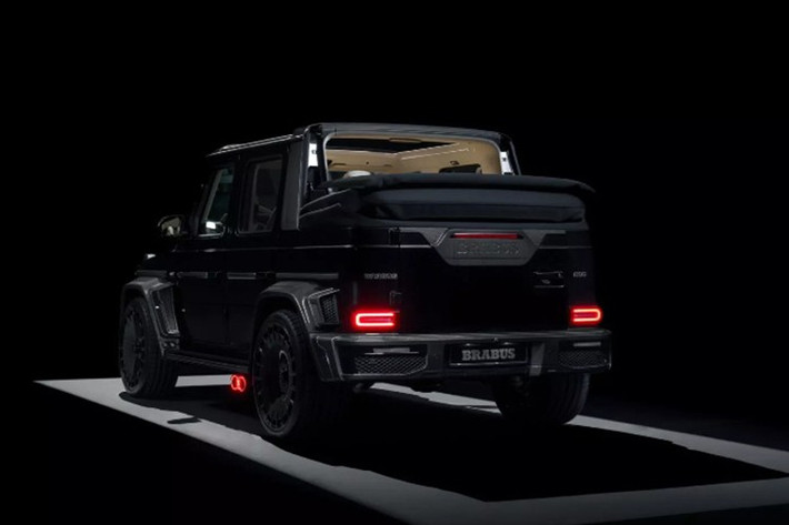 Về thiết kế, Brabus 800 Cabrio sở hữu phần đuôi được tinh chỉnh lại cùng bộ bodykit Widestar đặc trưng. Bộ mâm Monoblock ZM kích thước 24 inch kết hợp lốp Hankook hiệu suất cao mang lại diện mạo mạnh mẽ hơn, trong khi hệ thống treo thể thao giúp xe hạ thấp từ 20 đến 40 mm so với G63 tiêu chuẩn.