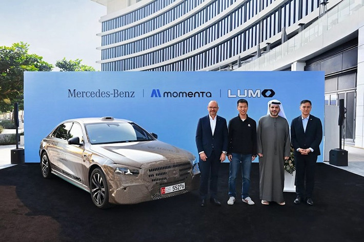 Mercedes-Benz và Momenta đã hợp tác với công ty công nghệ K2 và công ty con Lumo có trụ sở tại Abu Dhabi để vận hành một đội xe thử nghiệm robotaxi S-Class. Điều mà Mercedes không công bố công khai đó là những chiếc robotaxi này chính là bản nâng cấp giữa vòng đời của dòng xe limousine hàng đầu đang được giấu kín một cách khéo léo.
