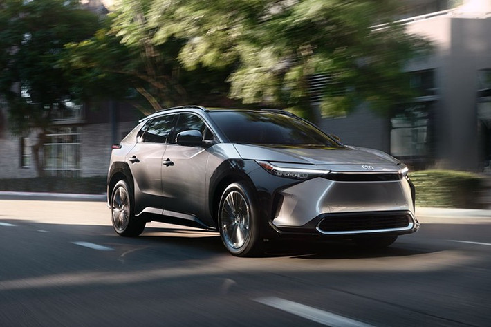 Tại thị trường Philippines, Toyota bZ4X 2026 chỉ được phân phối với một phiên bản duy nhất cùng nhiều tùy chọn màu sắc. Giá khởi điểm của xe từ 2,699 triệu PHP (tương đương khoảng 1,2 tỷ đồng).