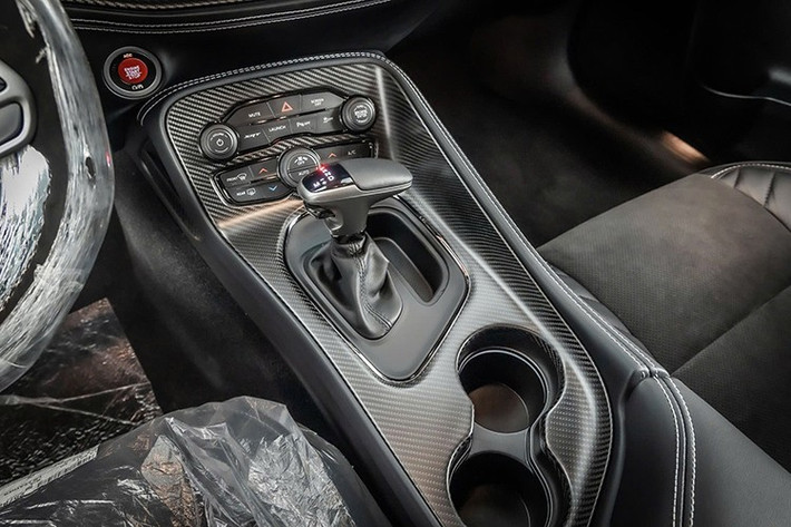 Động cơ HEMI tăng áp 6,2 lít dưới nắp ca-pô hẳn đã tê liệt trong hai năm qua, mơ ước được hoạt động trở lại với công suất 807 mã lực và mô-men xoắn 707 pound-feet cùng tiếng gầm rú đầy kịch tính.