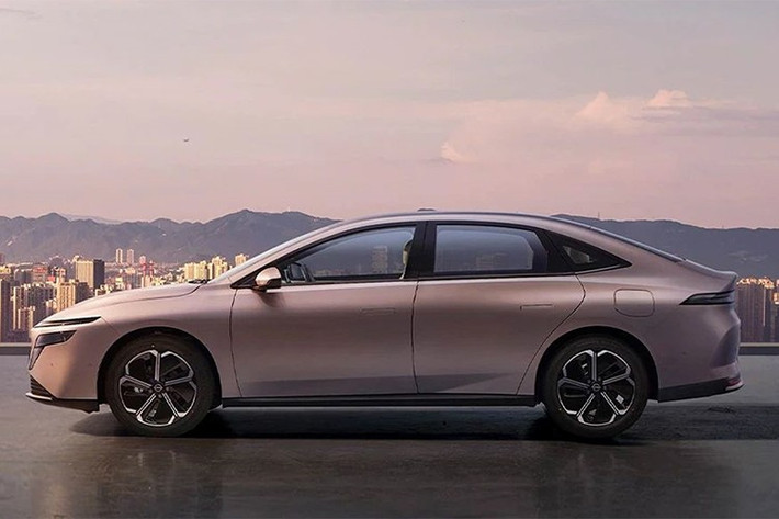 Trước đó, ngày 15/5, mẫu xe điện N7 – sản phẩm BEV đầu tiên của Dongfeng Nissan – đã đạt hơn 10.000 đơn đặt hàng chỉ sau 18 ngày mở bán, lập kỷ lục là mẫu xe thuần điện liên doanh đạt mốc này nhanh nhất ngành.