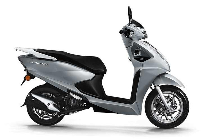 Tại thị trường Trung Quốc, mẫu xe Honda LD125Link có mức giá bán lẻ 12.180 NDT, quy đổi khoảng 46 triệu đồng. Mức giá này cũng tương đương với phiên bản cao cấp nhất của Honda LEAD phiên bản mới vừa ra mắt thị trường Việt Nam hồi cuối năm 2025.