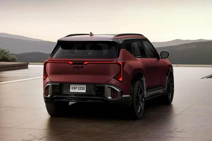 Dựi đoán, xe sẽ được trang bị tiêu chuẩn 6 túi khí, phanh đĩa bốn bánh và camera lùi. Các phiên bản cao cấp có thêm gói hỗ trợ lái nâng cao với nhiều tính năng an toàn chủ động và hỗ trợ đỗ xe như camera 360 độ và cảnh báo điểm mù.