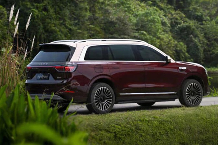 Cụm pin này truyền năng lượng đến hai động cơ điện với tổng công suất 523 mã lực. Nhờ công suất cực đại cao hơn, thời gian tăng tốc từ 0-100km/h của Aito M9 là 4,7 giây.