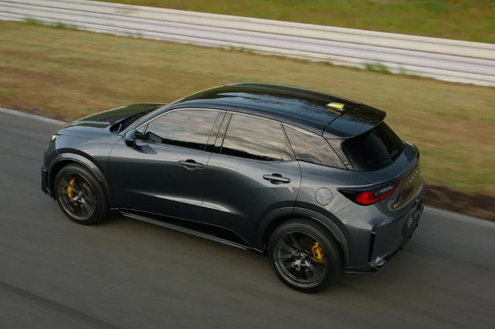 Chưa rõ nội thất của bản Original Edition sẽ có màu gì. Trước đây, chiếc xe tại triển lãm sở hữu bộ ghế đua và vô lăng màu nâu Ochre kết hợp dây đai an toàn màu vàng.