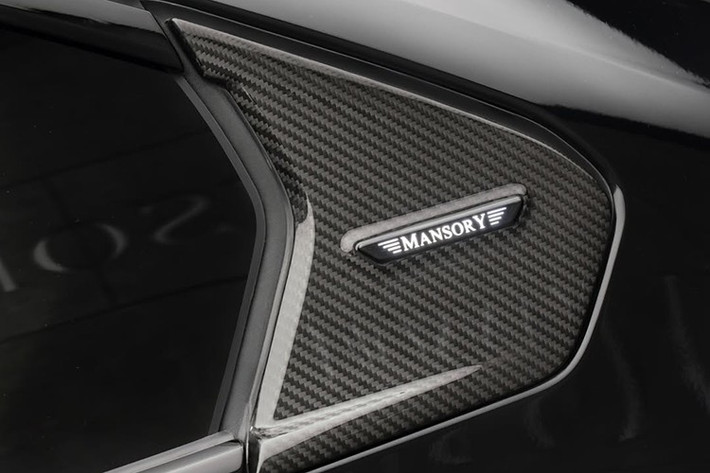 Tuy nhiên, Mansory đã nâng cấp lên tới 838 mã lực và 1.150 Nm. Đây là mức tăng công suất cực kỳ đáng nể cho một chiếc sedan nặng tới 2.445kg.