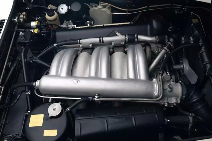 Sau đó, họ đã ủy thác cho chuyên gia về thương hiệu Rudi Konicezk ở Victoria, British Columbia phục chế chiếc Roadster, đưa chiếc xe trở lại màu trắng trên đỏ ban đầu. Trong suốt quá trình sử dụng, chiếc Roadster này luôn được lưu giữ đầy đủ hồ sơ, với hồ sơ lịch sử chứa các hóa đơn có từ năm 1967, Giấy chứng nhận xe cổ Mercedes-Benz, bản sao thẻ dữ liệu nhà máy và hồ sơ về tất cả các hoạt động bảo trì và chuyển nhượng quyền sở hữu...