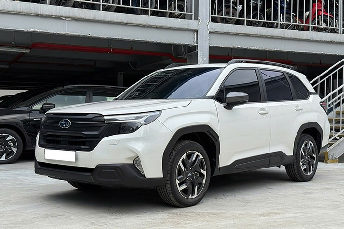 Mẫu xe SUV Subaru Forester 2026 vừa ra mắt tại Việt Nam thu hút mọi ánh nhìn với diện mạo thể thao, mạnh mẽ nhưng cũng không kém phần lịch lãm và cuốn hút, sẵn sàng tỏa sáng trong cả đô thị hiện đại lẫn trên những cung đường địa hình thử thách.