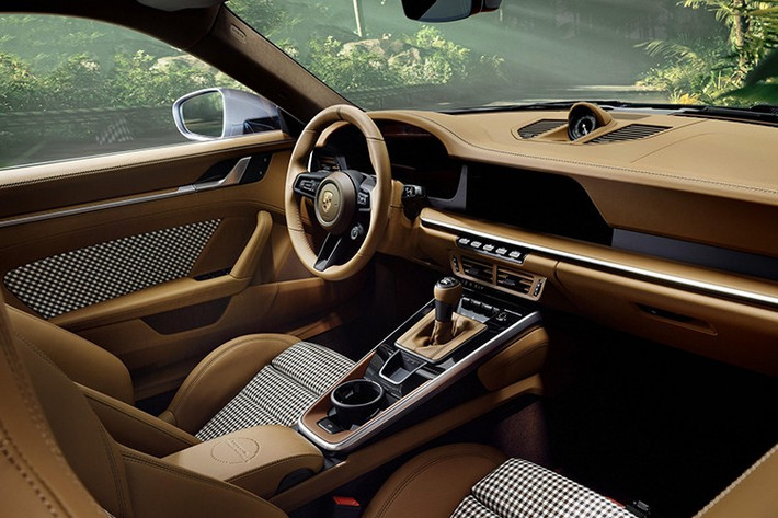 Nhưng chúng ta biết điều đó sẽ có ý nghĩa gì đối với Mỹ Latinh, vì Ocelot là sản phẩm đầu tiên của hãng xe Đức trong một dự án lớn hơn mang tên biểu tượng Mỹ Latinh. Tôi đang nói về một bộ sưu tập xe hơi (chưa rõ số lượng) sẽ được cá nhân hóa và thiết kế để tôn vinh "nền văn hóa, hệ thực vật, động vật và truyền thống đặc trưng" của lục địa này.