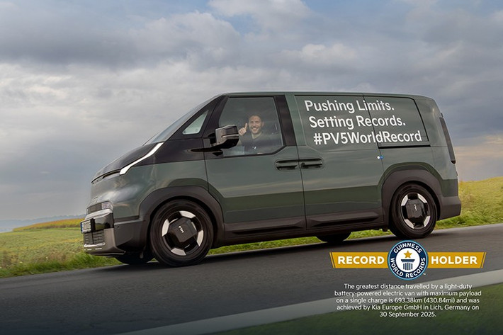 Chiếc PV5 Cargo có sẵn các phiên bản pin tầm trung (51,5 kWh) và tầm xa (71,2 kWh). Nó cung cấp không gian chứa đồ có thể sử dụng lên đến 4,7 mét khối và khả năng tải trọng ấn tượng lên đến 800 kg.