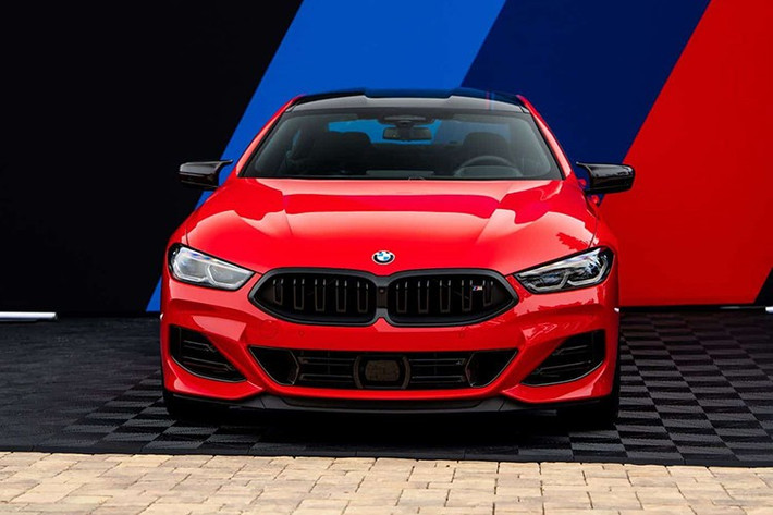 Giống như M850i tiêu chuẩn, phiên bản đặc biệt được trang bị động cơ V8 4.4 lít tăng áp kép, sản sinh công suất 523 mã lực và mô-men xoắn 533 lb-ft (723 Nm). Đây là phiên bản mạnh mẽ nhất của dòng 8-Series, vượt mặt cả M8 và M8 Competition. Kết hợp với hộp số tự động 8 cấp và hệ dẫn động bốn bánh toàn thời gian xDrive của BMW, xe có thể tăng tốc từ 0-96 km/h chỉ trong 3,9 giây.