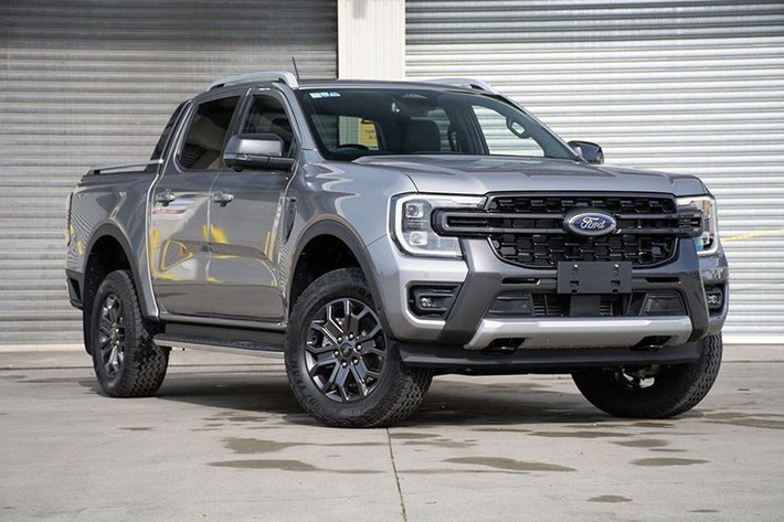 Đối với thị trường Việt Nam, mẫu xe Ford Ranger Wildtrak V6 này sẽ khó về nước ta bởi động cơ V6 3.0L bị áp thuế nhiều hơn so với 2.0L Bi-Turbo, nên giá bán cao sẽ khó tiếp cận với người tiêu dùng .