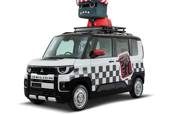 Delica Mini Delimaru Festa ﻿Chiếc xe này được thiết kế gần như hoàn toàn dựa trên chủ đề của triển lãm, và là chiếc xe duy nhất không có nhiều sửa đổi. Chiếc xe kei car được trang trí bằng các hình dán và có hình linh vật Delimaru khổng lồ mặc áo happi truyền thống của Nhật. Bạn hỏi Delimaru là gì ư?, tất nhiên đó là một linh vật lấy cảm hứng từ chính chiếc xe nhỏ nhắn, hình hộp.