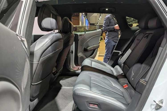 Mẫu xe điện này dựa trên kiến ​​trúc 800V và được trang bị bộ pin niken-mangan-cobalt (NMC) 75 kWh hoặc 100 kWh, có khả năng sạc siêu nhanh lên đến 480 kW, cho phép nạp pin từ 10% đến 80% chỉ trong vòng 13 phút. Điều này có nghĩa là chiếc 7GT có thể sạc đủ năng lượng cho quãng đường lên đến 211 dặm (340 km) chỉ trong 10 phút. Mẫu xe này có thể di chuyển quãng đường lên đến 413 dặm (665 km) chỉ với 1 lần sạc đầy.