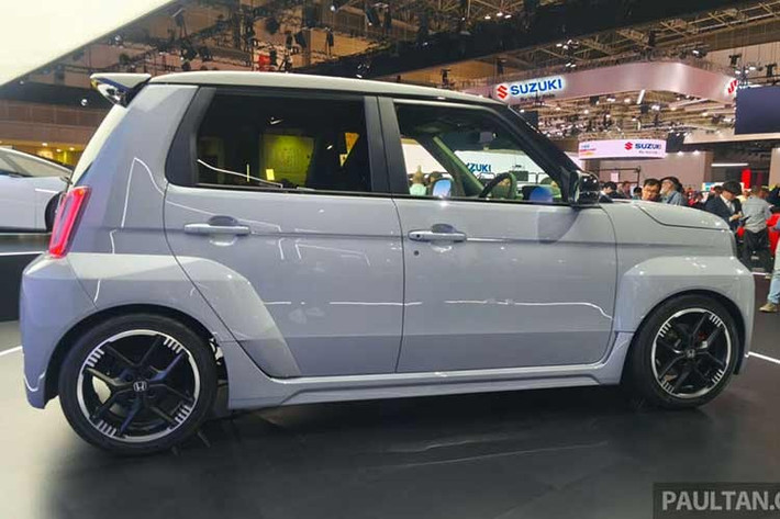 Cùng với màn ra mắt tại quốc đảo Sư tử, một số thông tin mới của mẫu xe mini điện Honda Super-One cũng đã được công bố. Theo đó, xe sở hữu công suất tối đa 95 mã lực và mô-men xoắn cực đại 162 Nm. Hiện phạm vi di chuyển của mẫu xe điện này vẫn chưa được công bố.