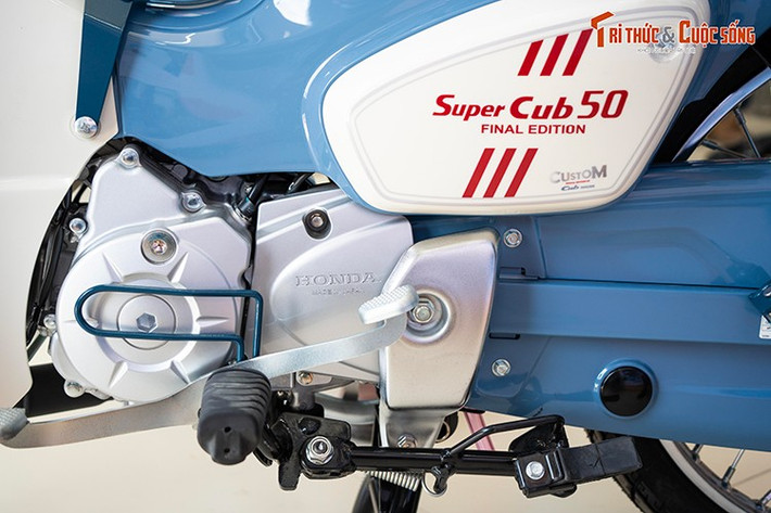 Super Cub 50 Final Edition vốn đã được giới chơi xe Việt Nam quan tâm nhờ giá trị lịch sử và tính biểu tượng. Đây là phiên bản cuối cùng, khép lại hành trình hơn 60 năm của dòng Super Cub 50 trên toàn cầu, một cột mốc mang ý nghĩa đặc biệt với những người yêu xe Honda Super Cub.