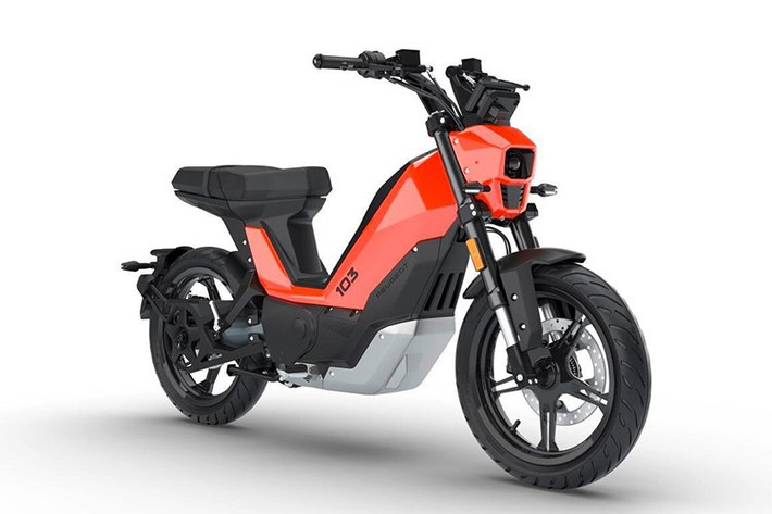 Những thông tin ban đầu cho thấy xe máy điện Peugeot 103 có thể sử dụng pin tháo rời dung lượng 1,6kWh hoặc 2,2kWh - mức phổ biến trên các mẫu moped điện cỡ nhỏ hiện nay, đủ đáp ứng quãng đường di chuyển vừa phải trong đô thị, đồng thời vẫn nhẹ để mang đi sạc rời.