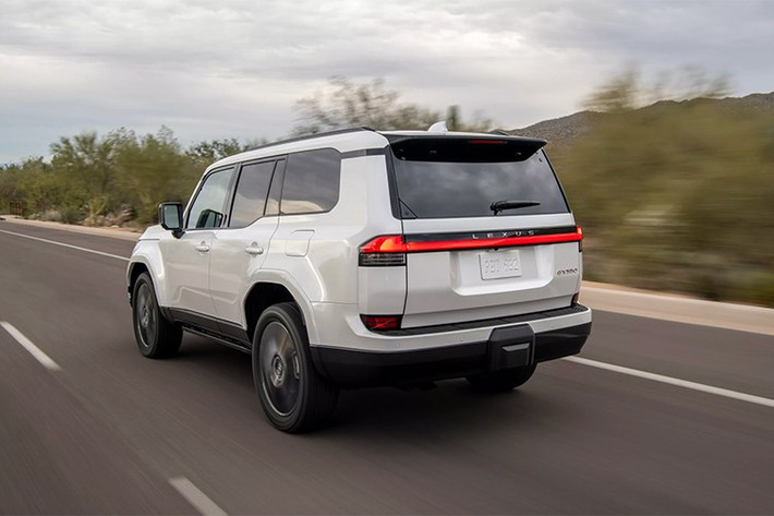 Theo một số nguồn tin, nhiều khả năng mức giá mới của mẫu xe SUV Lexus GX 2026 phản ánh chi phí gia tăng liên quan đến thuế nhập khẩu, bởi Lexus GX được lắp ráp tại nhà máy Tahara (Nhật Bản).