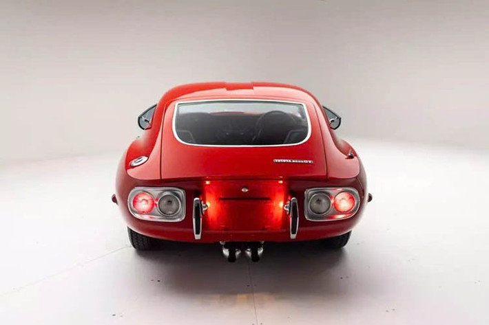 Chiếc Toyota này là một trong năm chiếc duy nhất được bán với giá trên 1 triệu đô la tính đến năm 2025. Hai chiếc xe được bán với giá 1,15 triệu đô la, trong khi chiếc đắt nhất, một chiếc 2000GT phiên bản đua có liên quan đến Carroll Shelby, đã được bán với giá khổng lồ 2,53 triệu đô la vào năm 2022.