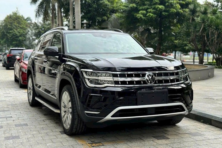 Cụ thể, mẫu xe SUV Volkswagen Teramont President sẽ có giá bán mới là 2,488 tỷ đồng, tăng 89 triệu đồng. Dù điều chỉnh giá bán nhưng xe vẫn không có thay đổi về trang bị hay thiết kế. Nguyên nhân tăng giá là do tỷ giá nhân dân tệ tăng khiến chi phí nhập khẩu cao hơn.