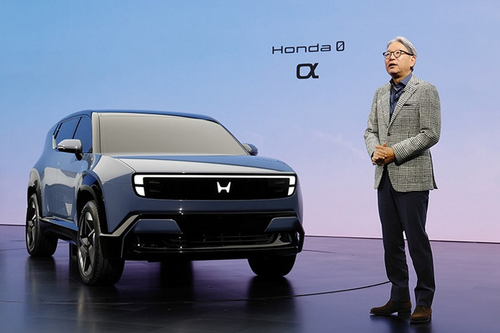 Honda vừa ra mắt Honda 0 α tại triển lãm Japan Mobility Show 2025. Đây là nguyên mẫu của mẫu xe điện thế hệ tiếp theo, sẽ được trưng bày tại gian hàng của Honda trong suốt sự kiện. Honda 0 α là thành viên mới nhất của dòng xe điện Honda 0 Series, thế hệ xe điện mới được giới thiệu tại triển lãm điện tử tiêu dùng (CES) 2025.
