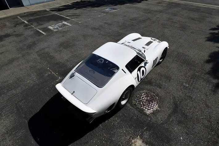 Chiếc xe được John Coombs, cựu tay đua và chủ sở hữu của một đội đua tư nhân người Anh, mua mới và được giao cho ông ở Anh vào ngày 28/7/1962. Chính Coombs là người đã lắp thêm cửa gió mui xe và ống dẫn khí tươi, chạy từ khe đèn sương mù vào khoang lái. Coombs đã mang nó đi đua, và ông ấy đã đúng khi tin tưởng vào nó. Chiếc xe đã giành chiến thắng ở hạng mục GT và về nhì 5 lần. Chiếc Bianco Speciale 250 GTO ra mắt đường đua vào tháng 8 năm đó.