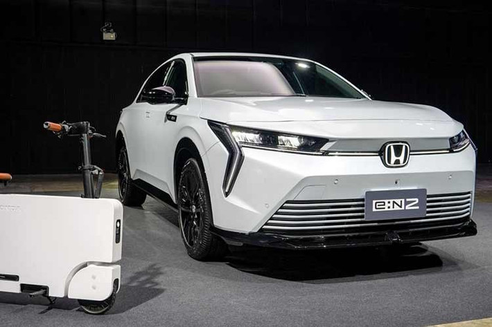 Honda dự kiến bắt đầu nhận đăng ký quyền mua Honda e:N2 2026 từ 5–22/3/2026, mở đặt cọc chính thức từ 23/3 đến 6/4/2026 và giao xe cho khách hàng trước 30/4/2026. Hiện chưa có thông tin mẫu xe này được bán tại Việt Nam.