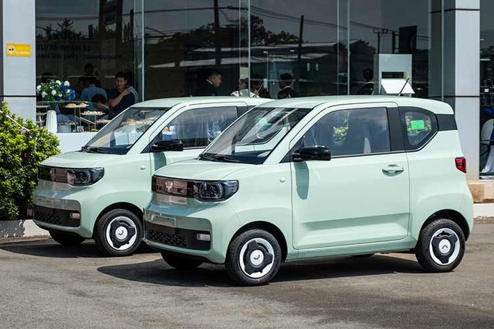 Xe mini điện Wuling Mini EV ra mắt Việt Nam vào giữa năm 2023 với tên đầy đủ Wuling HongGuang MiniEV. Đây được xem là mẫu ôtô điện cỡ nhỏ đầu tiên chính thức bán tại thị trường trong nước, tạo ra một phân khúc mới ở thời điểm đó.