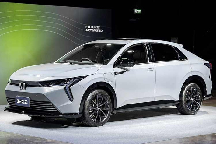 Honda e:N2 chạy điện được xem là phiên bản quốc tế hóa của bộ đôi e:NP2 và e:NS2, phát triển trong khuôn khổ hợp tác giữa Honda Nhật Bản cùng hai liên doanh GAC Honda và Dongfeng Honda tại Trung Quốc. Mẫu xe này dự kiến sẽ ra mắt thị trường Đông Nam Á, cụ thể là Thái Lan vào tháng 23/3/2026.