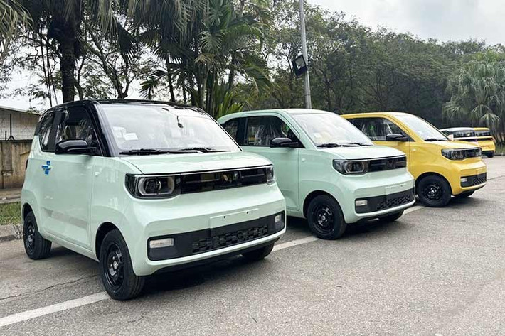 Theo một số tư vấn bán hàng tại đại lý, mẫu xe mini điện Wuling Mini EV đã ngừng phân phối từ trước đó khá lâu. Hiện nguồn cung xe mới gần như không còn, trong khi trên thị trường chủ yếu xuất hiện các xe đã qua sử dụng được rao bán lại.