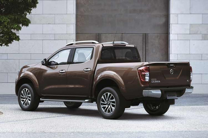 Trên thực tế, phàn nàn phổ biến nhất của chủ xe Frontier lại không liên quan đến hệ thống cơ khí hay điện tử. Thay vào đó, các vấn đề thường gặp thuộc về lớp sơn và chi tiết ốp trang trí ngoại thất. Dù đây vẫn là yếu tố quan trọng, nhưng nhiều người sẽ chấp nhận một chiếc xe có khuyết điểm về sơn hơn là tiềm ẩn rủi ro hỏng hóc nghiêm trọng ở hộp số.