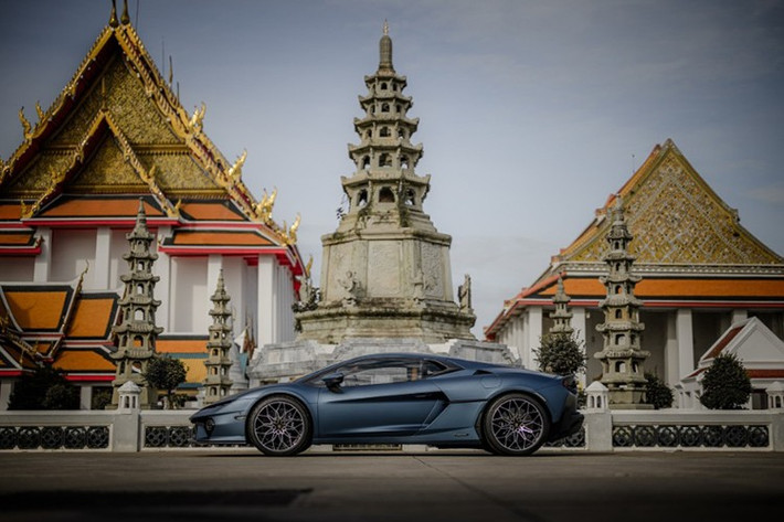 Lamborghini Temerario có kích thước tổng thể chiều dài 4.706 mm, rộng 1.996 mm, cao 1.201 mm, cùng chiều dài cơ sở 2.658 mm, mang lại tỉ lệ thể thao đặc trưng của Lamborghini.