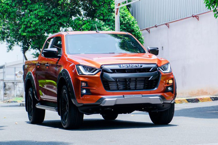 Ngược lại với đà tăng của người "anh em" mu-X, doanh số bán tải Isuzu D-Max ghi nhận giảm 11,9% theo tháng khi đạt 37 xe. Đây cũng là mẫu xe bán tải kén khách nhất Việt Nam và thường xuyên nằm trong top ế ẩm.