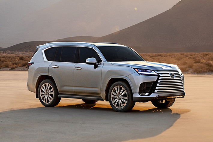 Lexus LX 500d vừa chính thức ra mắt thị trường Thái Lan. Về ngoại hình, xe sở hữu kích thước tổng thể dài 5.100 mm, rộng 1.990 mm, cao 1.895 mm, cùng chiều dài cơ sở đạt 2.850 mm.